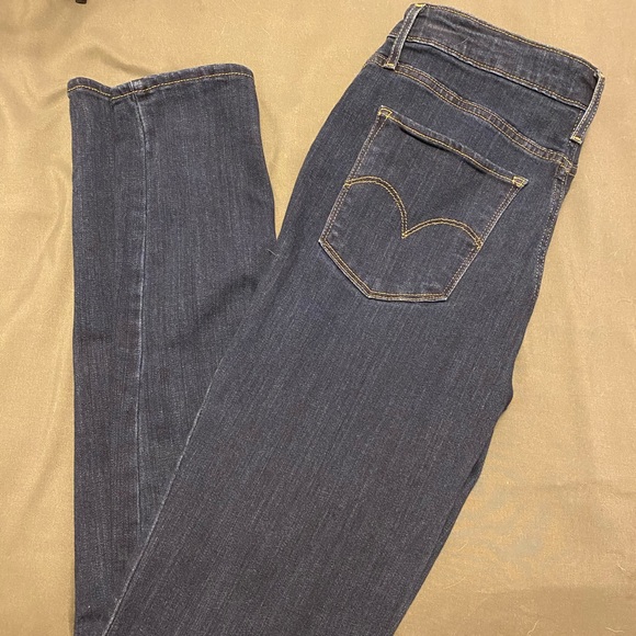 Levi’s - Picture 3 of 5